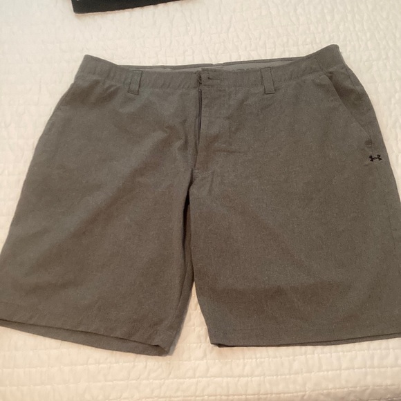 Under Armour Dri Fit Golf Shorts , size 40 - Picture 1 of 3